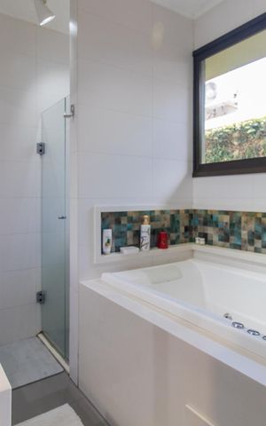 Casa à venda com 208m², 3 quartos e 3 vagasBanheiro do Quarto 1