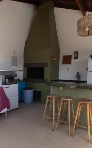 Casa à venda com 208m², 3 quartos e 3 vagasQuintal