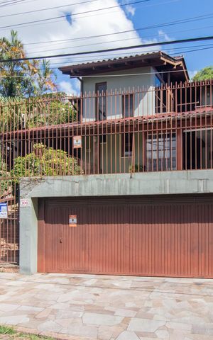 Casa à venda com 208m², 3 quartos e 3 vagasFachada