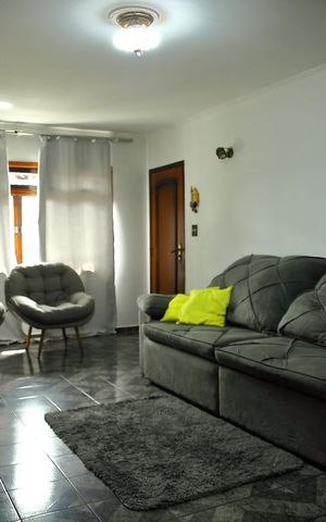 Casa à venda com 184m², 3 quartos e 3 vagasSala