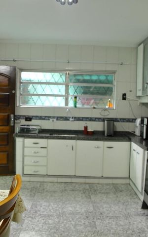 Casa à venda com 184m², 3 quartos e 3 vagasCozinha 