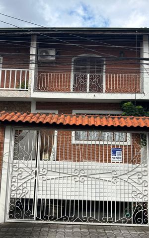 Casa à venda com 184m², 3 quartos e 3 vagasFachada 