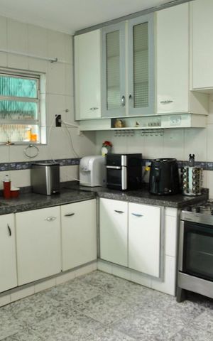 Casa à venda com 184m², 3 quartos e 3 vagasCozinha 