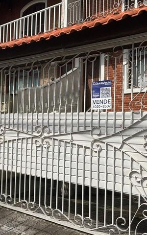 Casa à venda com 184m², 3 quartos e 3 vagasFachada 