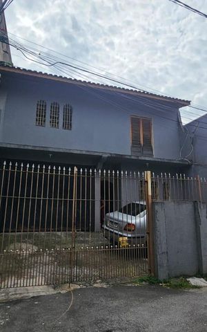 Casa à venda com 173m², 3 quartos e 4 vagas Casa à venda com 173m², 3 quartos e 4 vagasFachada