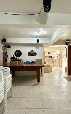 Casa à venda com 400m², 4 quartos e 4 vagas Casa à venda com 400m², 4 quartos e 4 vagasCozinha
