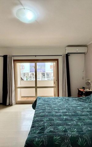 Casa à venda com 400m², 4 quartos e 4 vagas Casa à venda com 400m², 4 quartos e 4 vagasQuarto