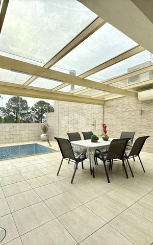 Casa à venda com 400m², 4 quartos e 4 vagas Casa à venda com 400m², 4 quartos e 4 vagasÁrea externa