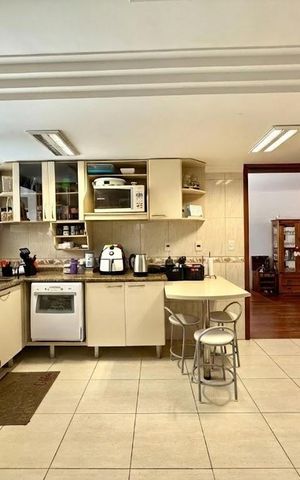 Casa à venda com 400m², 4 quartos e 4 vagas Casa à venda com 400m², 4 quartos e 4 vagasCozinha