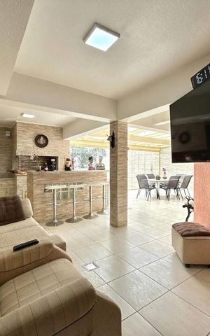 Casa à venda com 400m², 4 quartos e 4 vagas Casa à venda com 400m², 4 quartos e 4 vagasÁrea externa