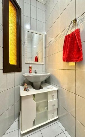 Casa à venda com 400m², 4 quartos e 4 vagas Casa à venda com 400m², 4 quartos e 4 vagasBanheiro