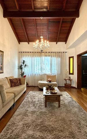 Casa à venda com 400m², 4 quartos e 4 vagas Casa à venda com 400m², 4 quartos e 4 vagasSala