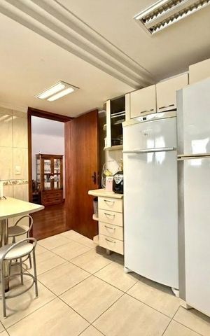 Casa à venda com 400m², 4 quartos e 4 vagas Casa à venda com 400m², 4 quartos e 4 vagasCozinha