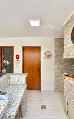 Casa à venda com 400m², 4 quartos e 4 vagas Casa à venda com 400m², 4 quartos e 4 vagasÁrea externa