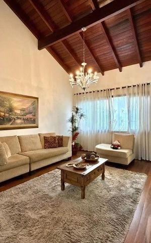 Casa à venda com 400m², 4 quartos e 4 vagas Casa à venda com 400m², 4 quartos e 4 vagasSala