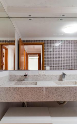 Apartamento à venda com 90m², 3 quartos e 1 vaga Apartamento à venda com 90m², 3 quartos e 1 vagaBanheiro