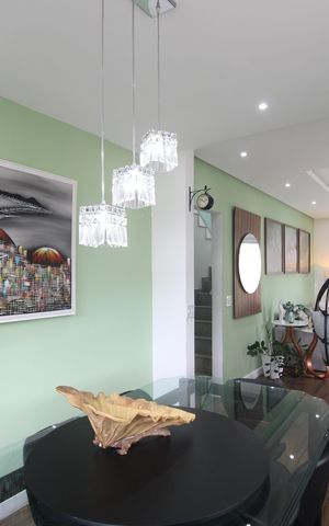 Casa de condomínio para alugar com 200m², 3 quartos e 2 vagasSala