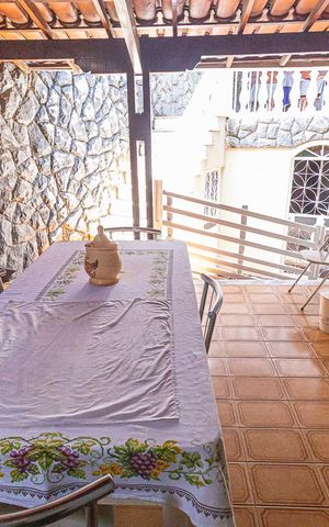 Casa à venda com 352m², 5 quartos e 4 vagas Casa à venda com 352m², 5 quartos e 4 vagasvaranda