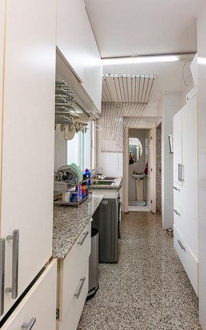 Apartamento à venda com 216m², 4 quartos e 4 vagas Apartamento à venda com 216m², 4 quartos e 4 vagasÁrea de Serviço