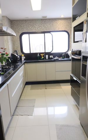 Apartamento à venda com 300m², 3 quartos e 2 vagasCozinha