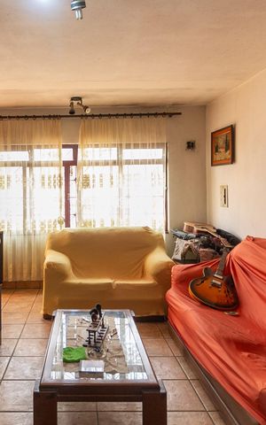 Casa à venda com 160m², 3 quartos e 2 vagasSala