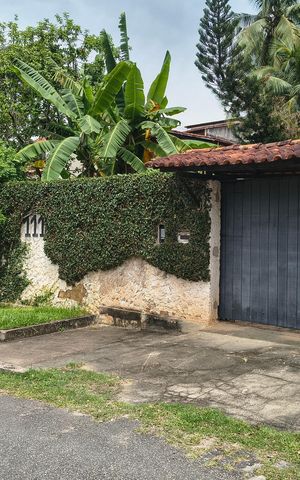 Casa de condomínio à venda com 202m², 3 quartos e 2 vagasFachada