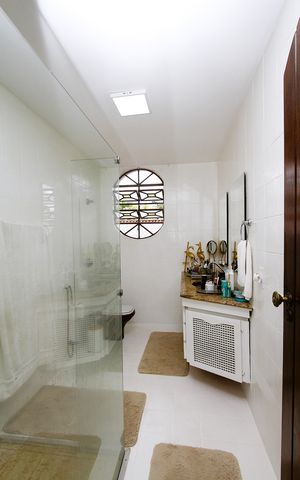 Casa à venda com 463m², 5 quartos e 6 vagasBanheiro do Quarto  4