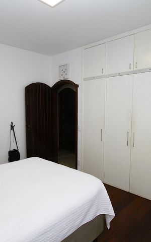 Casa à venda com 463m², 5 quartos e 6 vagasQuarto 2