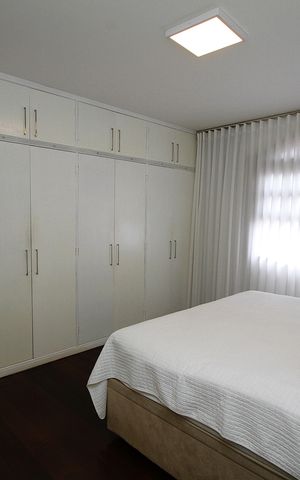 Casa à venda com 463m², 5 quartos e 6 vagasQuarto 4 - Suíte