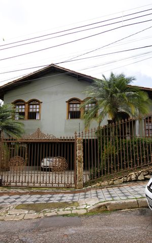 Casa à venda com 463m², 5 quartos e 6 vagasFachada