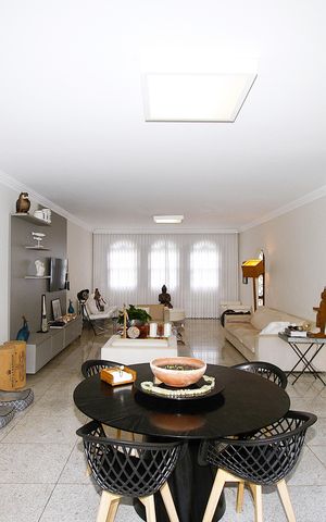Casa à venda com 463m², 5 quartos e 6 vagasSala
