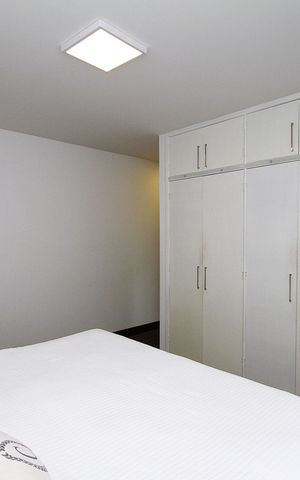 Casa à venda com 463m², 5 quartos e 6 vagasQuarto 4 - Suíte