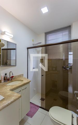 Apartamento à venda com 80m², 2 quartos e 1 vaga Apartamento à venda com 80m², 2 quartos e 1 vagaBanheiro