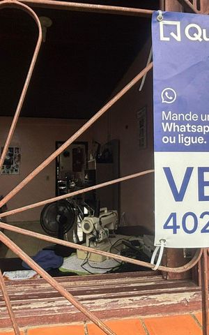 Casa à venda com 540m², 4 quartos e 1 vagaPlaca Cod.UYPO-79