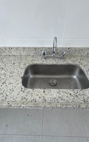 Apartamento à venda com 370m², 3 quartos e 3 vagas Apartamento à venda com 370m², 3 quartos e 3 vagasCozinha e Área de Serviço
