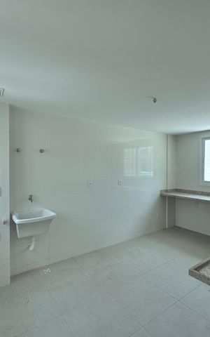 Apartamento à venda com 370m², 3 quartos e 3 vagas Apartamento à venda com 370m², 3 quartos e 3 vagasCozinha e Área de Serviço