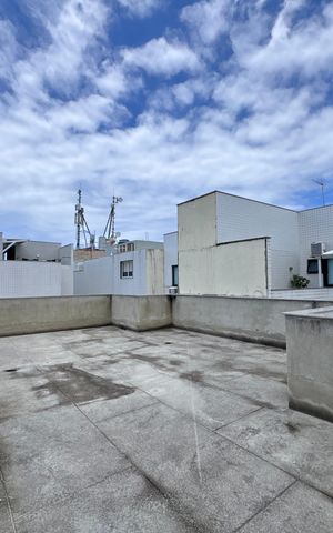 Apartamento à venda com 370m², 3 quartos e 3 vagas Apartamento à venda com 370m², 3 quartos e 3 vagasTerraço