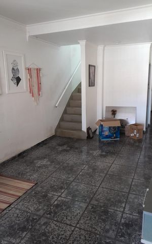 Casa à venda com 350m², 4 quartos e 2 vagas Casa à venda com 350m², 4 quartos e 2 vagasSala