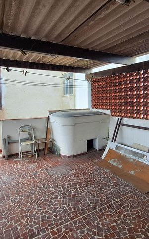 Casa à venda com 250m², 4 quartos e 2 vagas Casa à venda com 250m², 4 quartos e 2 vagasTerraço