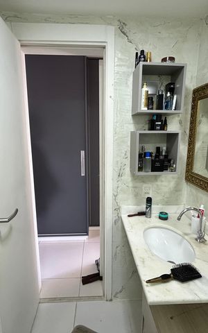 Apartamento à venda com 138m², 2 quartos e 1 vagaBanheiro da Suíte