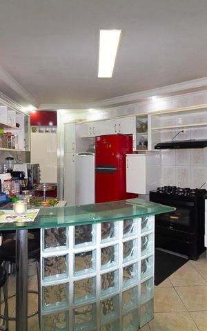 Casa à venda com 222m², 3 quartos e 2 vagas Casa à venda com 222m², 3 quartos e 2 vagasCozinha