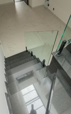 Casa à venda com 155m², 3 quartos e 2 vagasEscada