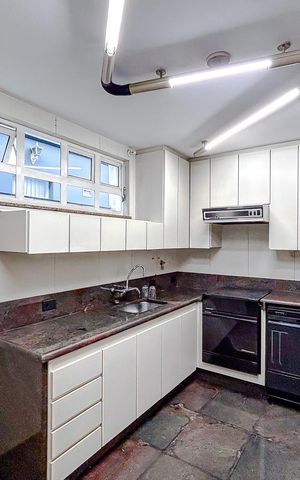 Casa à venda com 295m², 4 quartos e 6 vagasCozinha