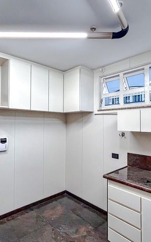 Casa à venda com 295m², 4 quartos e 6 vagasCozinha