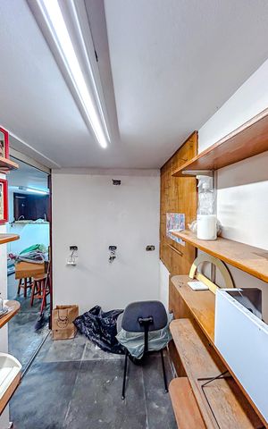 Casa à venda com 295m², 4 quartos e 6 vagasDespensa