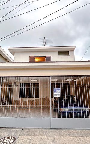 Casa à venda com 295m², 4 quartos e 6 vagasFachada com Plaquinha