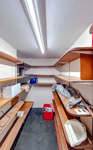 Casa à venda com 295m², 4 quartos e 6 vagasDespensa