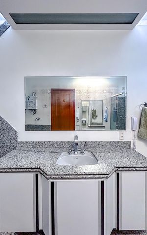 Casa à venda com 295m², 4 quartos e 6 vagasBanheiro da Suíte