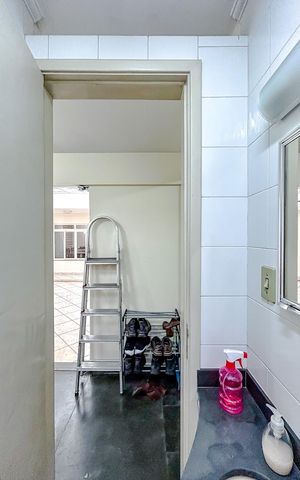 Casa à venda com 295m², 4 quartos e 6 vagasBanheiro de serviço
