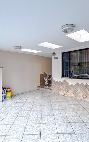 Casa à venda com 295m², 4 quartos e 6 vagasGaragem